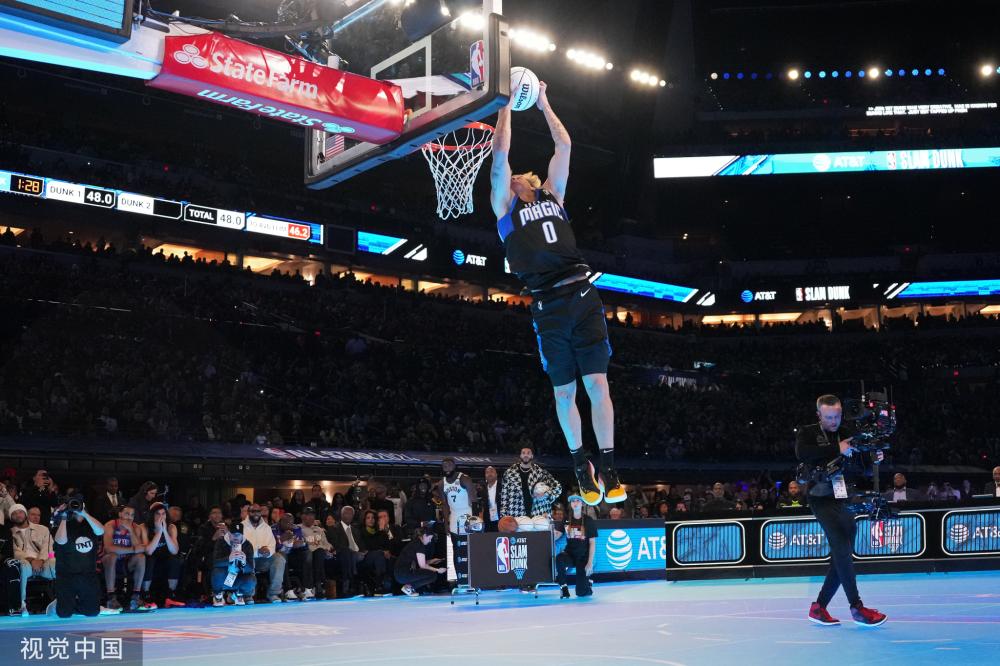 凭借敏锐的 凭借敏锐的