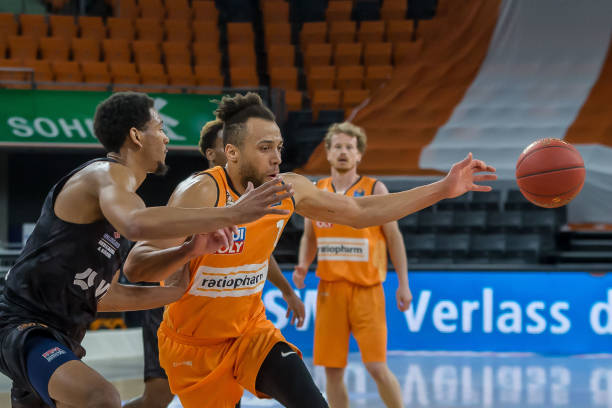 年轻而充满 年轻而充满